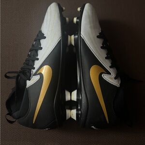 Youth Nike Black and white Soccer shoes size 6